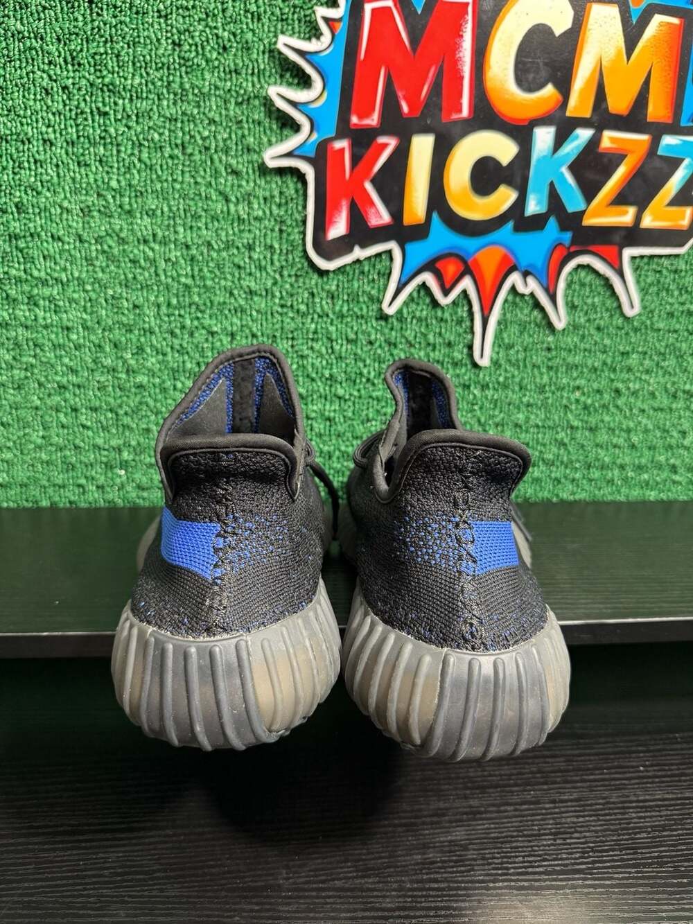 adidas Yeezy Boost 350 V2 Dazzling Blue Men’s Size 11 Brand New - Picture 3 of 5